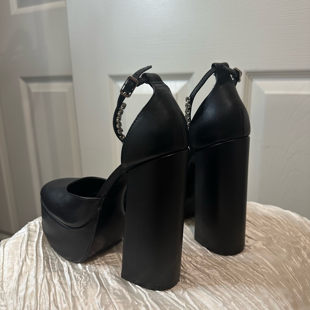 Steve Madden Black Platform Sandals with Rhinestone Strap - Picture 4 of 5